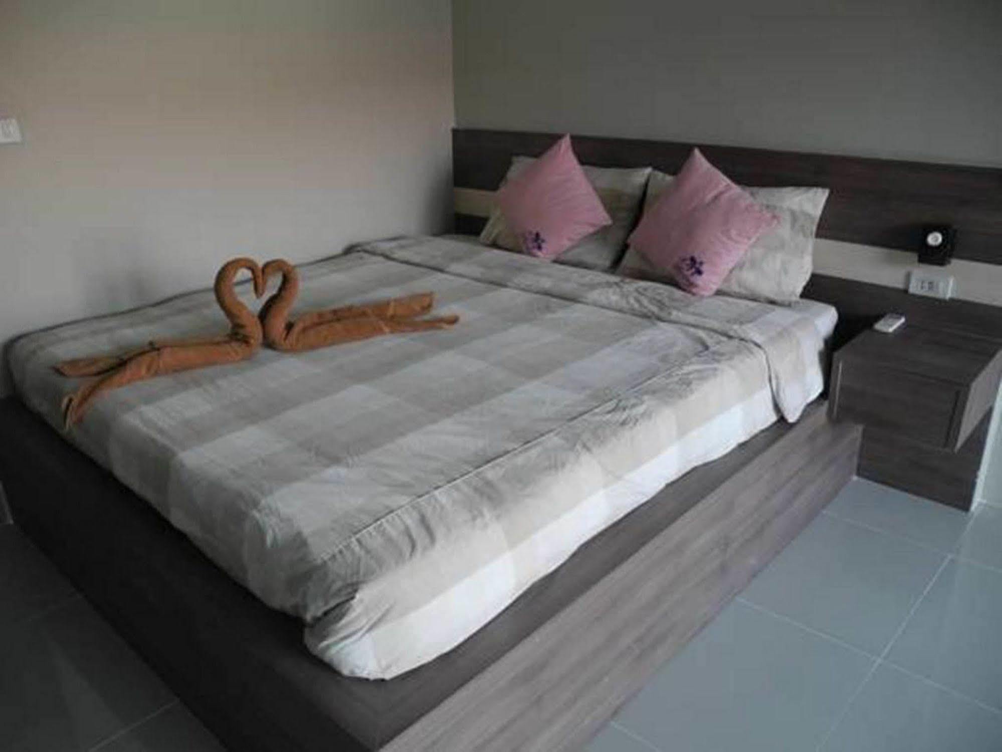 Bee Orchid Pool Villa Pattaya Exterior photo